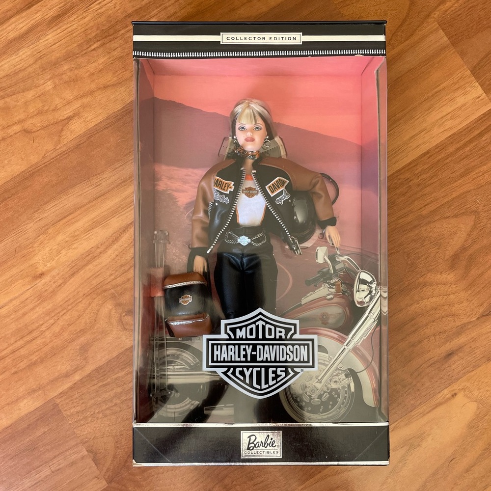 1999 MATTEL HARLEY DAVIDSON MOTORCYCLES COLLECTOR EDITION BARBIE DOLL 25637